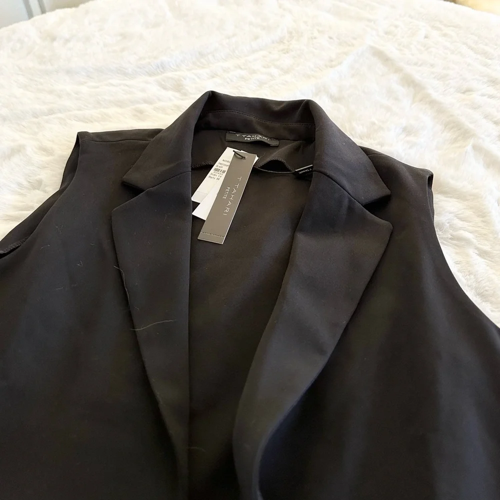 Brand TAHARI. Black. Size PL . Coat. - Picture 3 of 6